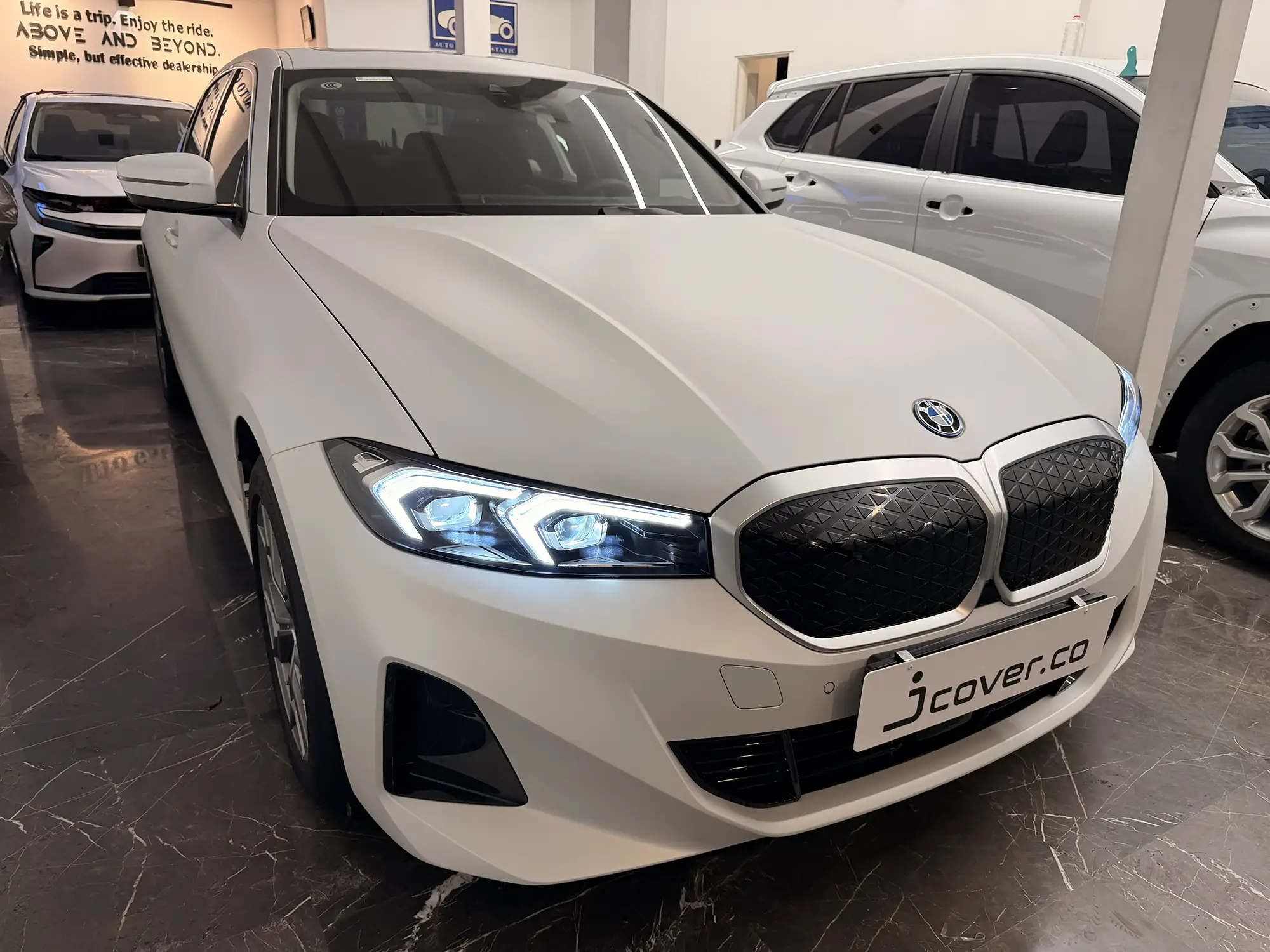کاور شوتزن روی بی ام و i3