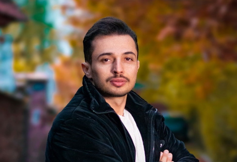 دانلود آهنگ تو اولین عشق تو آخرین عشق تویی لایق پرستش